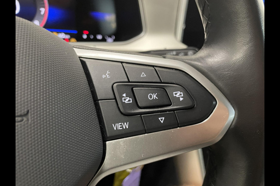 Volkswagen T-Roc 1.0 TSI 85 kW Move Discover Media Navi Digital Cockpit App-Connect DAB Climatronic Stoelverwarming Privacy Glass Park Assist Lane Assist Front Assist 17 inch LM Velgen Ascot Gray
