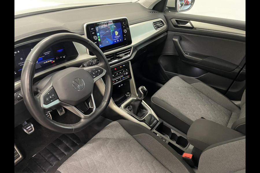 Volkswagen T-Roc 1.0 TSI 85 kW Move Discover Media Navi Digital Cockpit App-Connect DAB Climatronic Stoelverwarming Privacy Glass Park Assist Lane Assist Front Assist 17 inch LM Velgen Ascot Gray