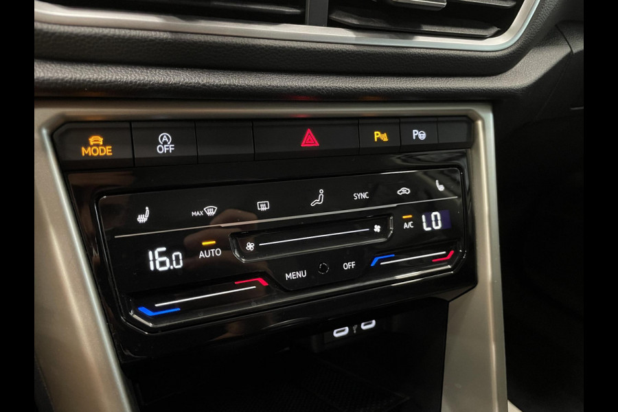 Volkswagen T-Roc 1.0 TSI 85 kW Move Discover Media Navi Digital Cockpit App-Connect DAB Climatronic Stoelverwarming Privacy Glass Park Assist Lane Assist Front Assist 17 inch LM Velgen Ascot Gray