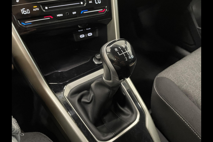 Volkswagen T-Roc 1.0 TSI 85 kW Move Discover Media Navi Digital Cockpit App-Connect DAB Climatronic Stoelverwarming Privacy Glass Park Assist Lane Assist Front Assist 17 inch LM Velgen Ascot Gray