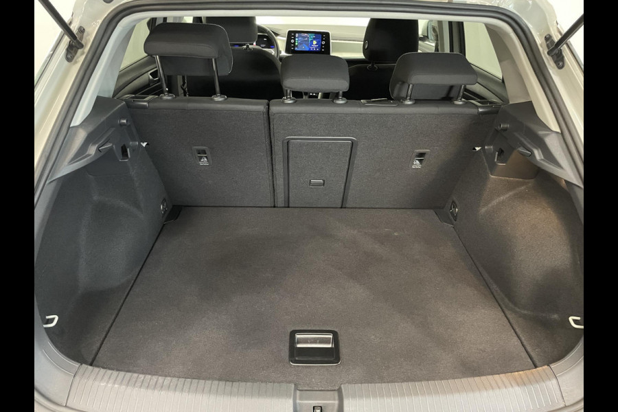 Volkswagen T-Roc 1.0 TSI 85 kW Move Discover Media Navi Digital Cockpit App-Connect DAB Climatronic Stoelverwarming Privacy Glass Park Assist Lane Assist Front Assist 17 inch LM Velgen Ascot Gray