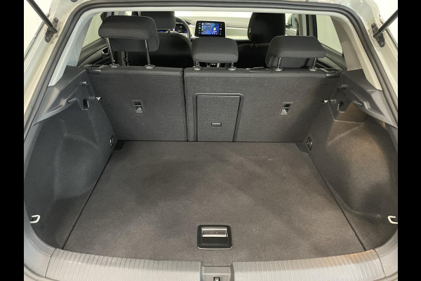 Volkswagen T-Roc 1.0 TSI 85 kW Move Discover Media Navi Digital Cockpit App-Connect DAB Climatronic Stoelverwarming Privacy Glass Park Assist Lane Assist Front Assist 17 inch LM Velgen Ascot Gray