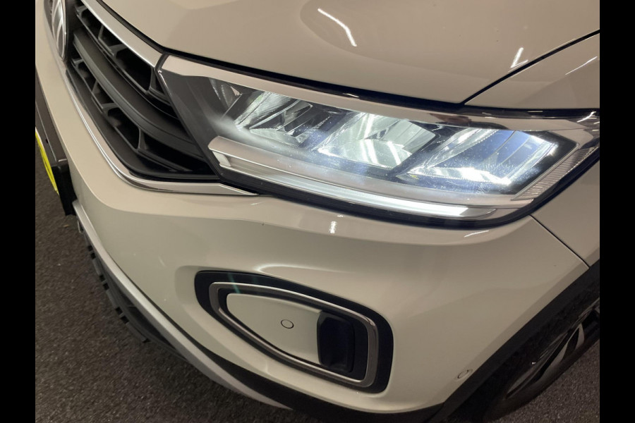 Volkswagen T-Roc 1.0 TSI 85 kW Move Discover Media Navi Digital Cockpit App-Connect DAB Climatronic Stoelverwarming Privacy Glass Park Assist Lane Assist Front Assist 17 inch LM Velgen Ascot Gray