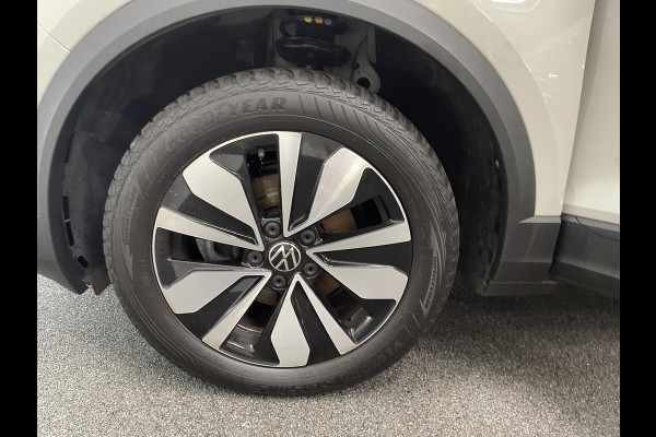 Volkswagen T-Roc 1.0 TSI 85 kW Move Discover Media Navi Digital Cockpit App-Connect DAB Climatronic Stoelverwarming Privacy Glass Park Assist Lane Assist Front Assist 17 inch LM Velgen Ascot Gray