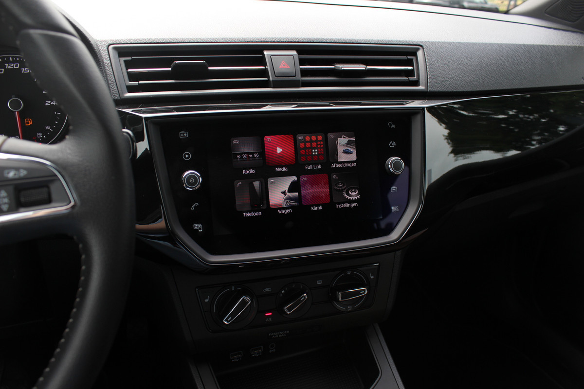 Seat Ibiza 1.0 TSI FR 116pk / CarPlay / Parkeerhulp achter / 17'' / Stoelverwarming / Cruise Control