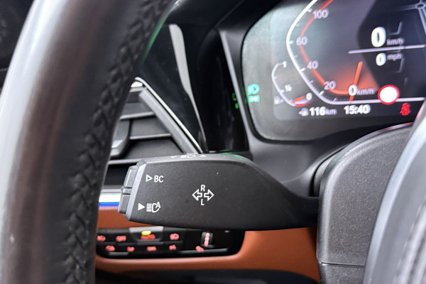 BMW 3-serie 330i High Executive Edition (PANORAMADAK, HEAD-UP, HARMAN/KARDON, 360 CAMERA, SFEERVERLICHTING, DEALER ONDERHOUDEN)