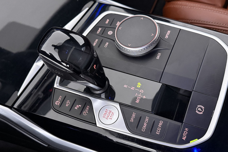 BMW 3-serie 330i High Executive Edition (PANORAMADAK, HEAD-UP, HARMAN/KARDON, 360 CAMERA, SFEERVERLICHTING, DEALER ONDERHOUDEN)