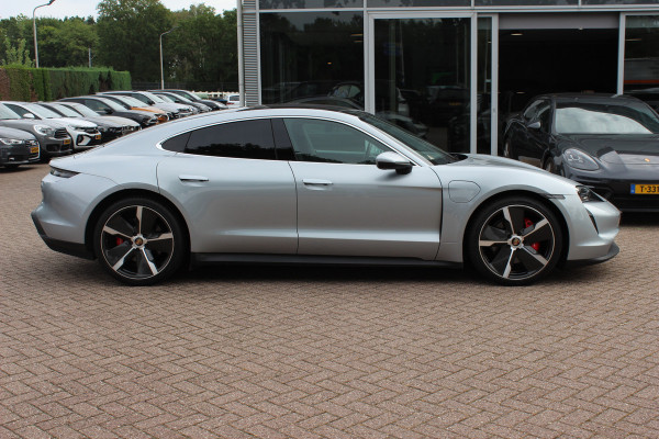 Porsche Taycan 4S Performance 84 kWh / SoH 91,9% / 38.845 km! /  Panoramadak / Camera / Passenger Display / Luchtvering / 21'' / Bose / Stoelverwarming / DAB / Cruise Control