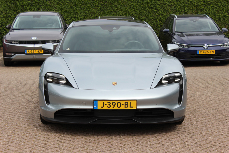 Porsche Taycan 4S Performance 84 kWh / SoH 91,9% / 38.845 km! /  Panoramadak / Camera / Passenger Display / Luchtvering / 21'' / Bose / Stoelverwarming / DAB / Cruise Control