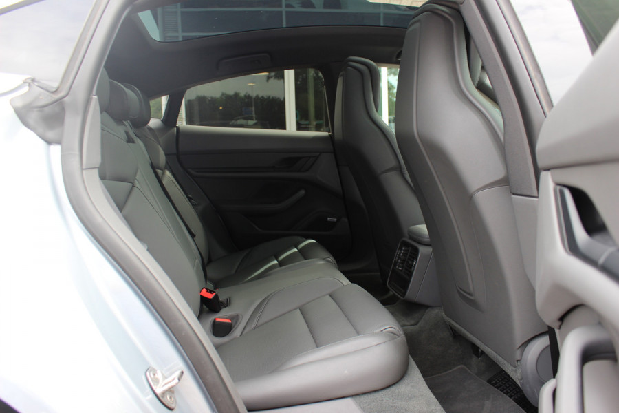 Porsche Taycan 4S Performance 84 kWh / SoH 91,9% / 38.845 km! /  Panoramadak / Camera / Passenger Display / Luchtvering / 21'' / Bose / Stoelverwarming / DAB / Cruise Control