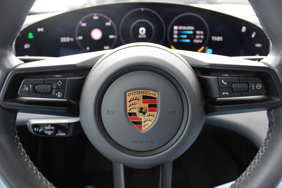 Porsche Taycan 4S Performance 84 kWh / SoH 91,9% / 38.845 km! /  Panoramadak / Camera / Passenger Display / Luchtvering / 21'' / Bose / Stoelverwarming / DAB / Cruise Control