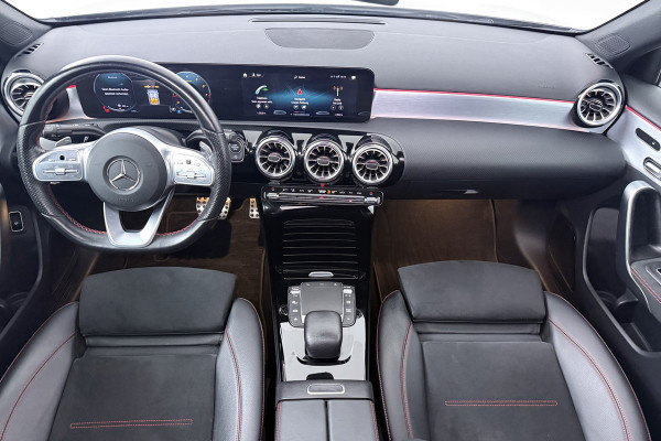 Mercedes-Benz A-Klasse 180 Business Solution AMG (PANORAMADAK, SFEERVERLICHTING, ELEKT. STOELEN, MULTIBEAM KOPLAMPEN, CAMERA)