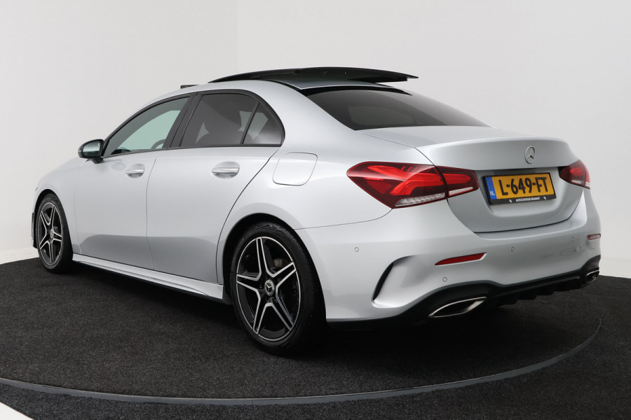 Mercedes-Benz A-Klasse 180 Business Solution AMG (PANORAMADAK, SFEERVERLICHTING, ELEKT. STOELEN, MULTIBEAM KOPLAMPEN, CAMERA)