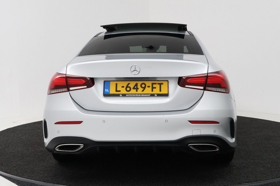 Mercedes-Benz A-Klasse 180 Business Solution AMG (PANORAMADAK, SFEERVERLICHTING, ELEKT. STOELEN, MULTIBEAM KOPLAMPEN, CAMERA)
