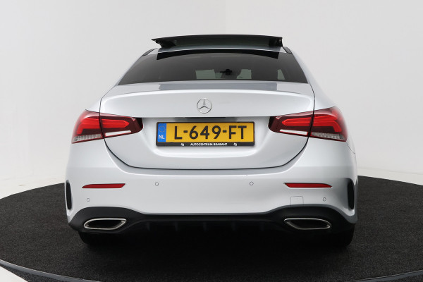 Mercedes-Benz A-Klasse 180 Business Solution AMG (PANORAMADAK, SFEERVERLICHTING, ELEKT. STOELEN, MULTIBEAM KOPLAMPEN, CAMERA)
