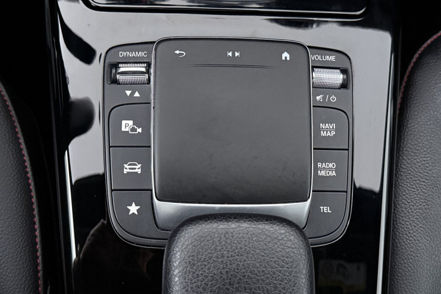 Mercedes-Benz A-Klasse 180 Business Solution AMG (PANORAMADAK, SFEERVERLICHTING, ELEKT. STOELEN, MULTIBEAM KOPLAMPEN, CAMERA)