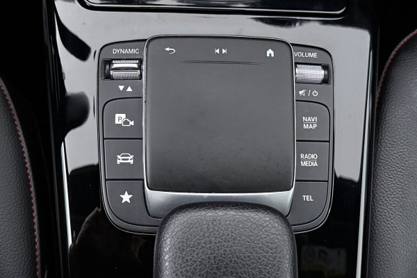 Mercedes-Benz A-Klasse 180 Business Solution AMG (PANORAMADAK, SFEERVERLICHTING, ELEKT. STOELEN, MULTIBEAM KOPLAMPEN, CAMERA)