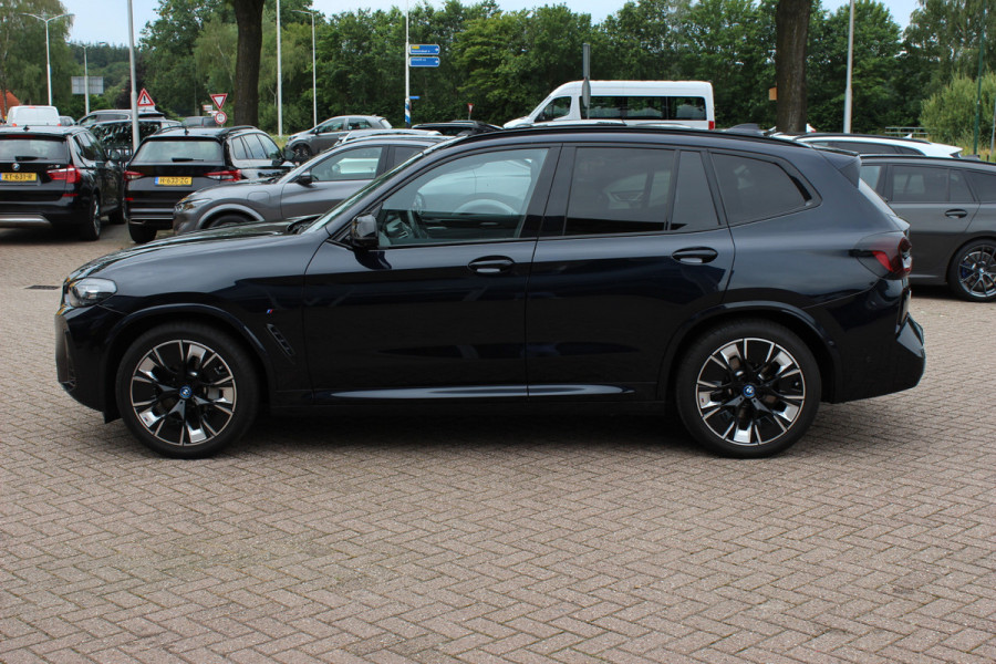 BMW iX3 High Executive 80 kWh / SoH 95,6% / Trekhaak / Panoramadak / 360Camera / Head-up / 20'' / Leder / Harman Kardon / Sfeerverlichting / Dodehoek / DAB / Stoelverwarming / ACC