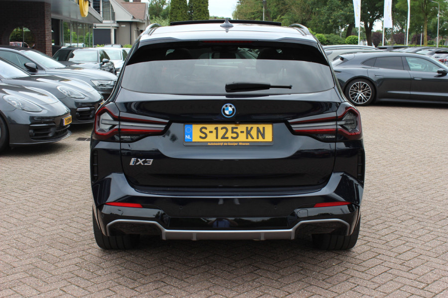 BMW iX3 High Executive 80 kWh / SoH 95,6% / Trekhaak / Panoramadak / 360Camera / Head-up / 20'' / Leder / Harman Kardon / Sfeerverlichting / Dodehoek / DAB / Stoelverwarming / ACC