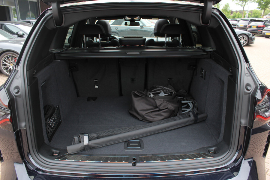 BMW iX3 High Executive 80 kWh / SoH 95,6% / Trekhaak / Panoramadak / 360Camera / Head-up / 20'' / Leder / Harman Kardon / Sfeerverlichting / Dodehoek / DAB / Stoelverwarming / ACC