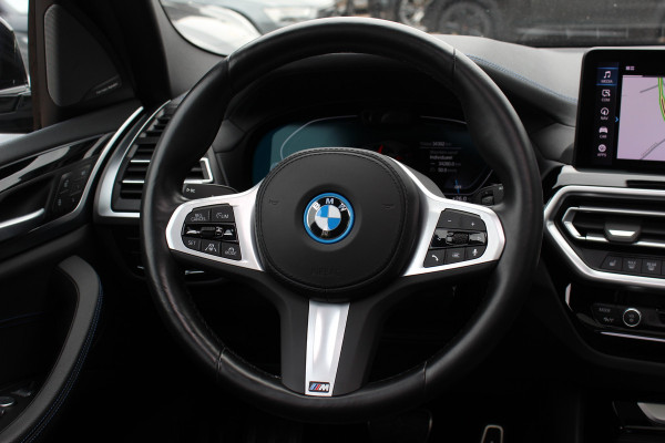 BMW iX3 High Executive 80 kWh / SoH 95,6% / Trekhaak / Panoramadak / 360Camera / Head-up / 20'' / Leder / Harman Kardon / Sfeerverlichting / Dodehoek / DAB / Stoelverwarming / ACC
