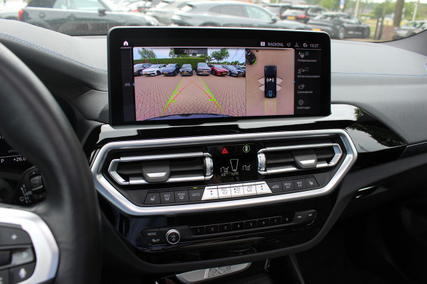 BMW iX3 High Executive 80 kWh / SoH 95,6% / Trekhaak / Panoramadak / 360Camera / Head-up / 20'' / Leder / Harman Kardon / Sfeerverlichting / Dodehoek / DAB / Stoelverwarming / ACC