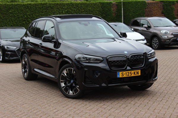 BMW iX3 High Executive 80 kWh / SoH 95,6% / Trekhaak / Panoramadak / 360Camera / Head-up / 20'' / Leder / Harman Kardon / Sfeerverlichting / Dodehoek / DAB / Stoelverwarming / ACC