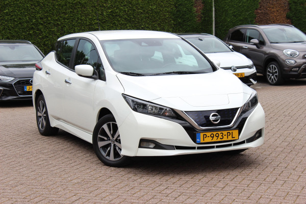 Nissan Leaf Acenta 40 kWh / SoH 87,7% / Camera / CarPlay / 16'' / Keyless / Dodehoek / DAB / ACC
