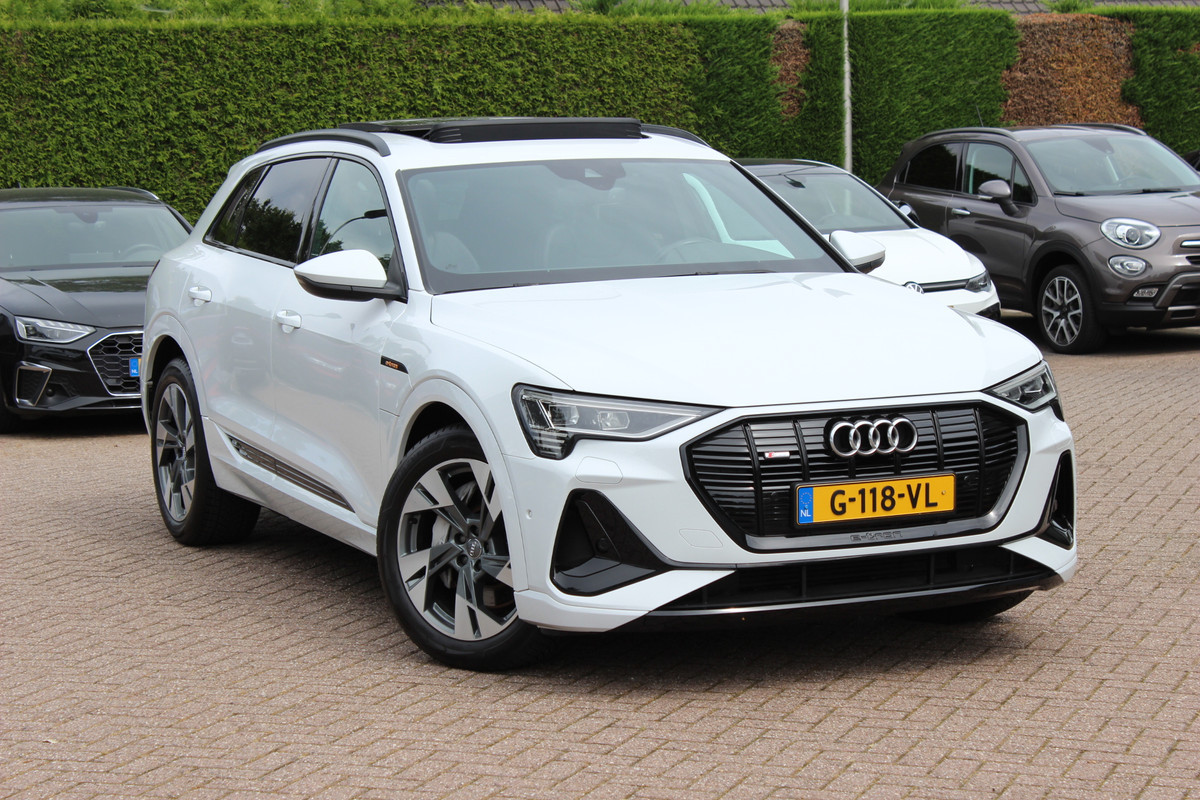 Audi e-tron e-tron 50 quattro Launch ed. 71 kWh 3x S-Line / SoH 90,8% / Trekhaak / Panoramadak / Camera / 20'' / Luchtvering / ACC / Navigatie / Stoelverwarming / DAB