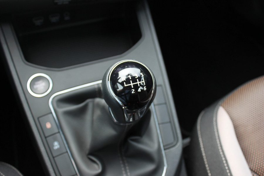 Seat Ibiza 1.0 TSI FR 116pk / CarPlay / Parkeerhulp achter / 17'' / Stoelverwarming / Cruise Control