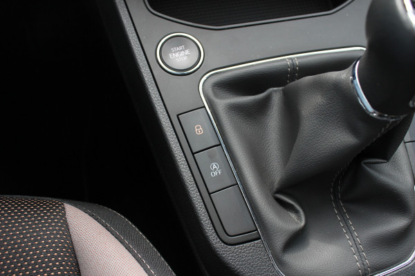 Seat Ibiza 1.0 TSI FR 116pk / CarPlay / Parkeerhulp achter / 17'' / Stoelverwarming / Cruise Control