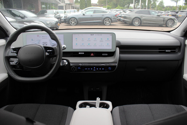 Hyundai IONIQ 5 Style 58 kWh 15.112km! / SoH 98,2% / NL Auto! / Trekhaak / Camera / CarPlay / Keyless / 19'' / Virtual Cockpit / DAB / ACC