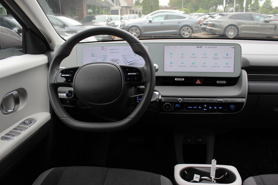 Hyundai IONIQ 5 Style 58 kWh 15.112km! / SoH 98,2% / NL Auto! / Trekhaak / Camera / CarPlay / Keyless / 19'' / Virtual Cockpit / DAB / ACC