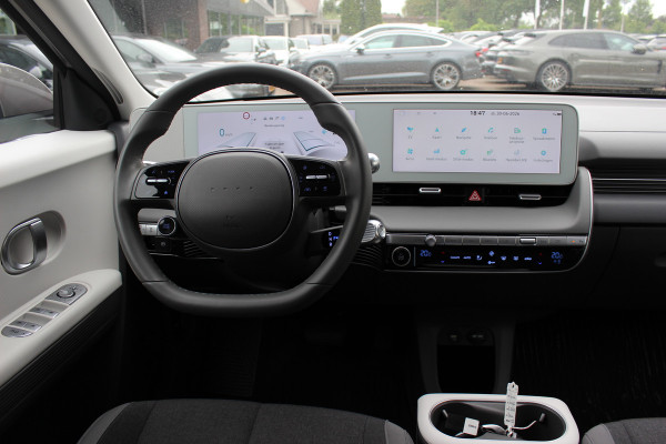 Hyundai IONIQ 5 Style 58 kWh 15.112km! / SoH 98,2% / NL Auto! / Trekhaak / Camera / CarPlay / Keyless / 19'' / Virtual Cockpit / DAB / ACC