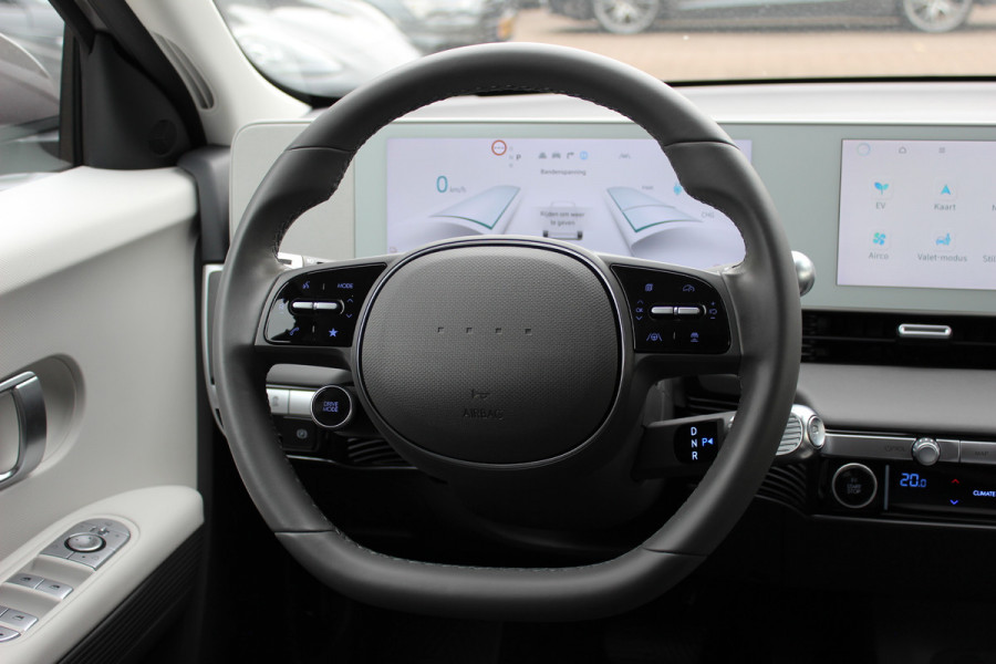 Hyundai IONIQ 5 Style 58 kWh 15.112km! / SoH 98,2% / NL Auto! / Trekhaak / Camera / CarPlay / Keyless / 19'' / Virtual Cockpit / DAB / ACC