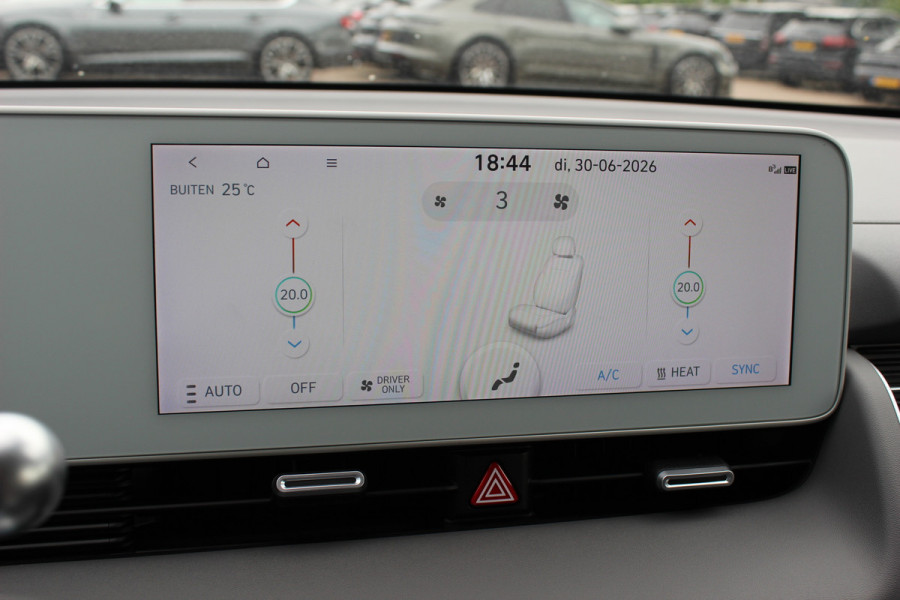 Hyundai IONIQ 5 Style 58 kWh 15.112km! / SoH 98,2% / NL Auto! / Trekhaak / Camera / CarPlay / Keyless / 19'' / Virtual Cockpit / DAB / ACC