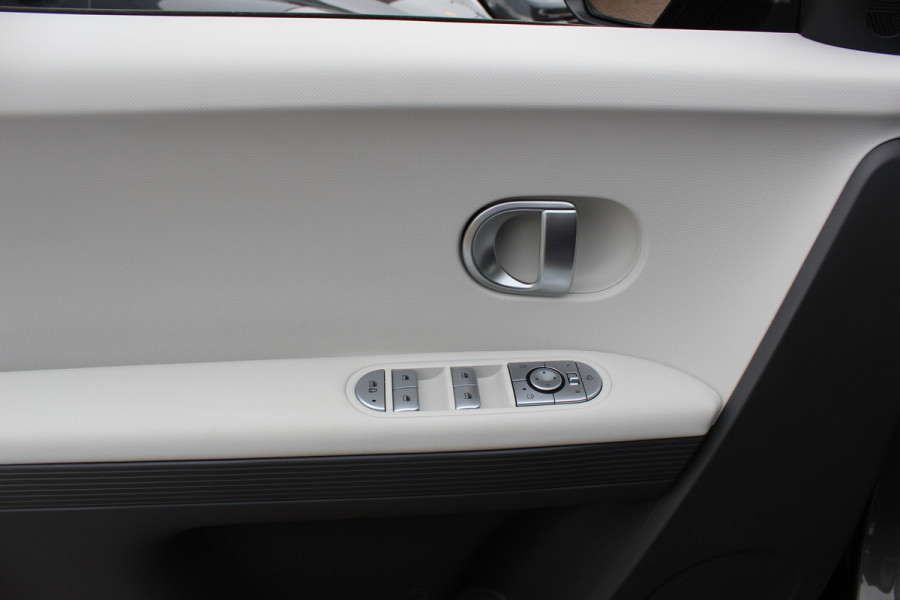 Hyundai IONIQ 5 Style 58 kWh 15.112km! / SoH 98,2% / NL Auto! / Trekhaak / Camera / CarPlay / Keyless / 19'' / Virtual Cockpit / DAB / ACC
