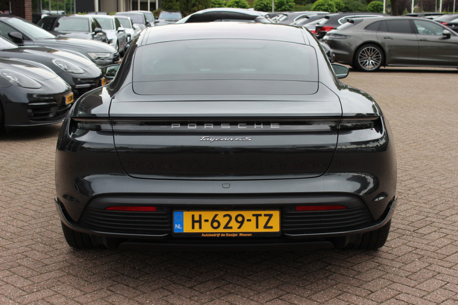 Porsche Taycan 4S Performance 84 kWh / SoH 93,3% / 1e Eign. / NL Auto / Panoramadak / 360Camera / Achterasbesturing / Burmester / Luchtvering / Keyless / 21'' / Sportdesign+Chrono / Stoel+Stuurverwarming / Dodehoek / DAB / Porsc