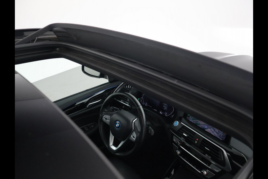 BMW iX3 HIGH EXECUTIVE 80 kWh + TREKHAAK | PANORAMA | 360 CAMERA | ADAPTIVE CRUISE | SFEERVERLICHTING