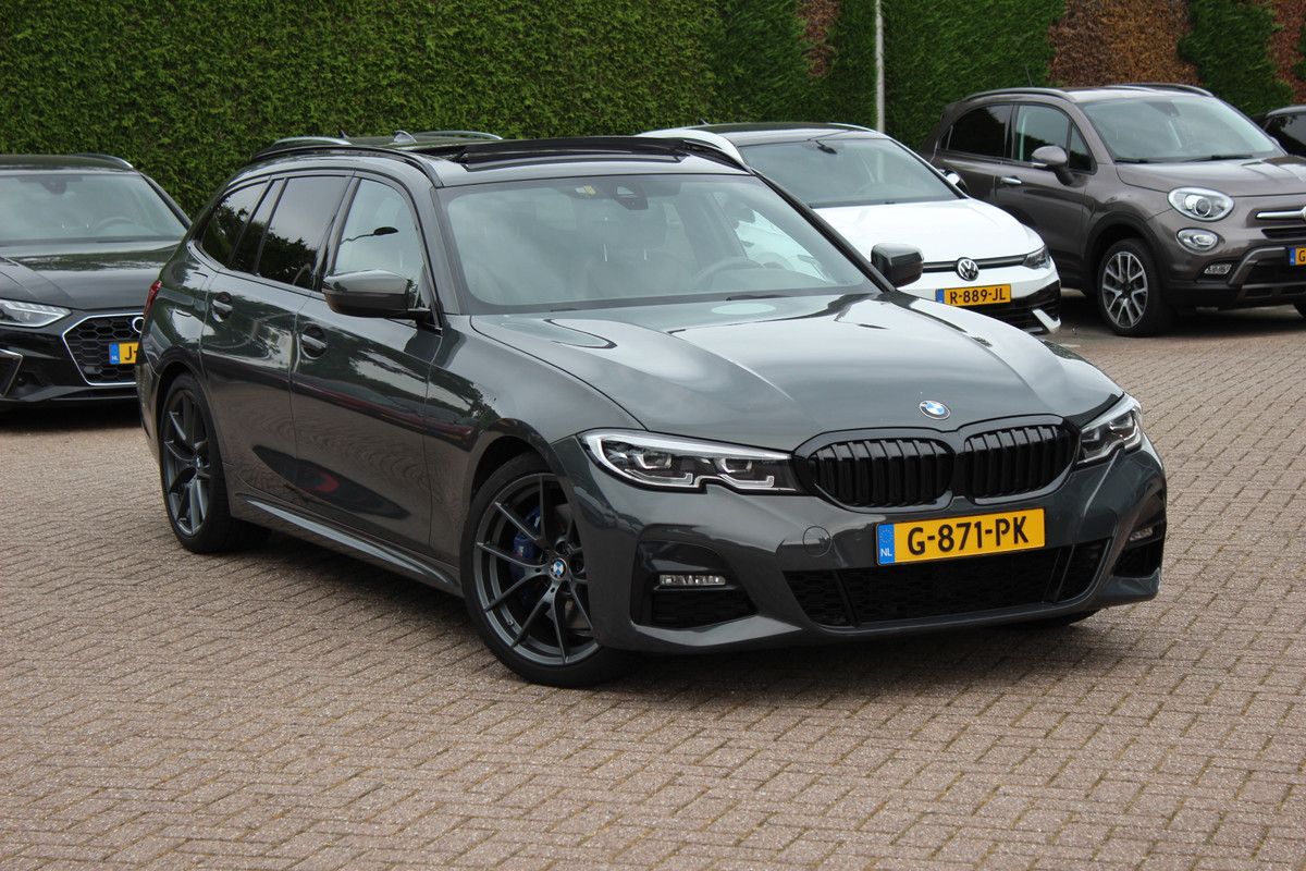 BMW 3 Serie Touring 330i High Exe. M Sport / Panoramadak / Camera / Leder / CarPlay / 19'' / Sportstoelen / Stoelverwarming / DAB / Cruise Control / Getint glas