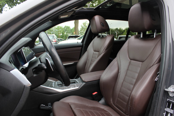 BMW 3 Serie Touring 330i High Exe. M Sport / Panoramadak / Camera / Leder / CarPlay / 19'' / Sportstoelen / Stoelverwarming / DAB / Cruise Control / Getint glas
