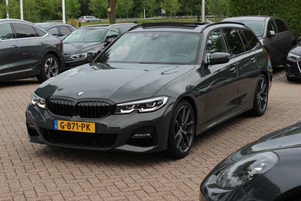 BMW 3 Serie Touring 330i High Exe. M Sport / Panoramadak / Camera / Leder / CarPlay / 19'' / Sportstoelen / Stoelverwarming / DAB / Cruise Control / Getint glas