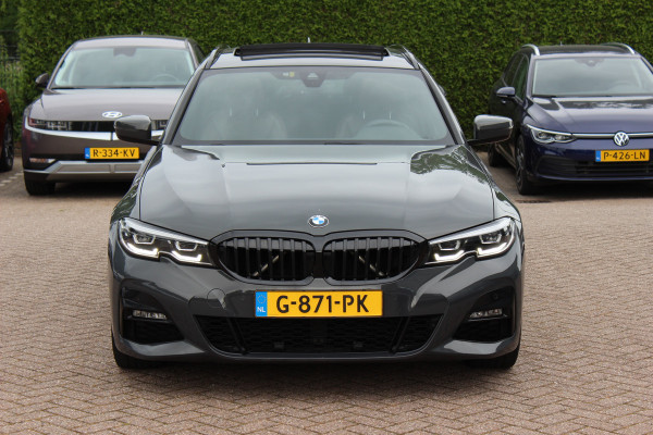 BMW 3 Serie Touring 330i High Exe. M Sport / Panoramadak / Camera / Leder / CarPlay / 19'' / Sportstoelen / Stoelverwarming / DAB / Cruise Control / Getint glas