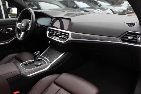 BMW 3 Serie Touring 330i High Exe. M Sport / Panoramadak / Camera / Leder / CarPlay / 19'' / Sportstoelen / Stoelverwarming / DAB / Cruise Control / Getint glas
