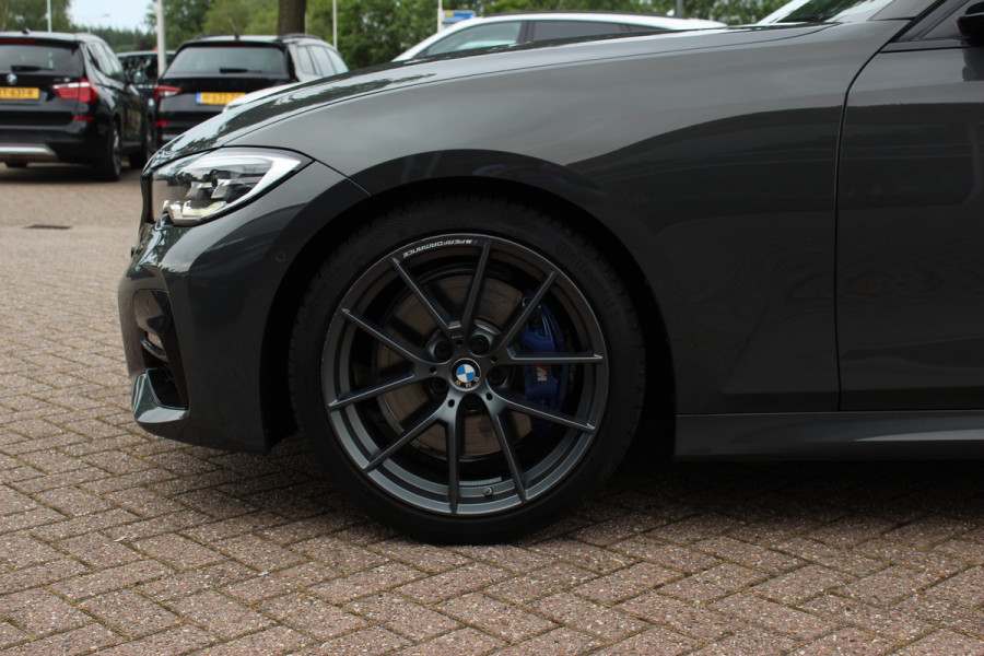 BMW 3 Serie Touring 330i High Exe. M Sport / Panoramadak / Camera / Leder / CarPlay / 19'' / Sportstoelen / Stoelverwarming / DAB / Cruise Control / Getint glas