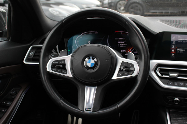 BMW 3 Serie Touring 330i High Exe. M Sport / Panoramadak / Camera / Leder / CarPlay / 19'' / Sportstoelen / Stoelverwarming / DAB / Cruise Control / Getint glas