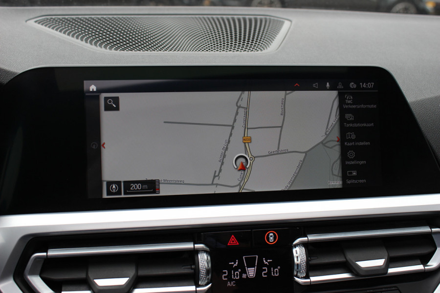 BMW 3 Serie Touring 330i High Exe. M Sport / Panoramadak / Camera / Leder / CarPlay / 19'' / Sportstoelen / Stoelverwarming / DAB / Cruise Control / Getint glas
