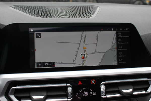BMW 3 Serie Touring 330i High Exe. M Sport / Panoramadak / Camera / Leder / CarPlay / 19'' / Sportstoelen / Stoelverwarming / DAB / Cruise Control / Getint glas