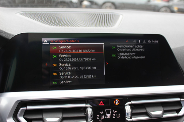 BMW 3 Serie Touring 330i High Exe. M Sport / Panoramadak / Camera / Leder / CarPlay / 19'' / Sportstoelen / Stoelverwarming / DAB / Cruise Control / Getint glas