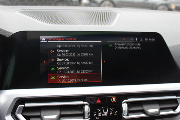 BMW 3 Serie Touring 330i High Exe. M Sport / Panoramadak / Camera / Leder / CarPlay / 19'' / Sportstoelen / Stoelverwarming / DAB / Cruise Control / Getint glas
